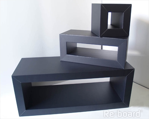 黒いディスプレイボックス