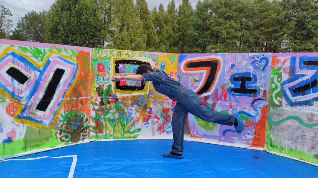 巨大バックパネル+人